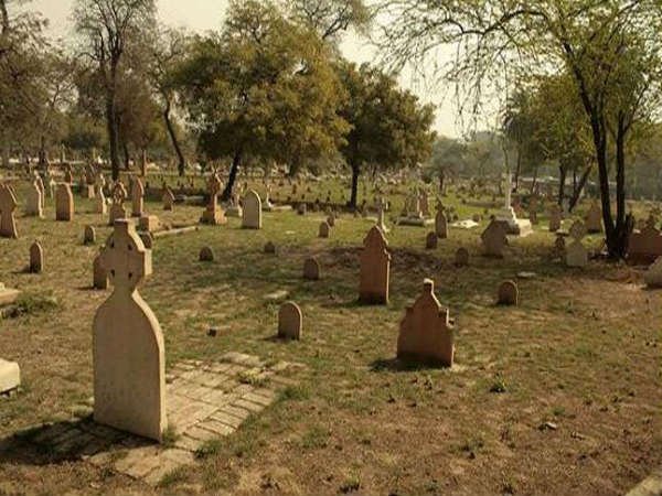 grave-yard-1557746053